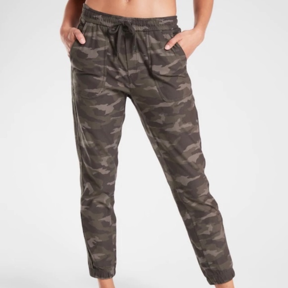 Athleta Camo farallon jogger with pocket & ankle zippers - Picture 1 of 6